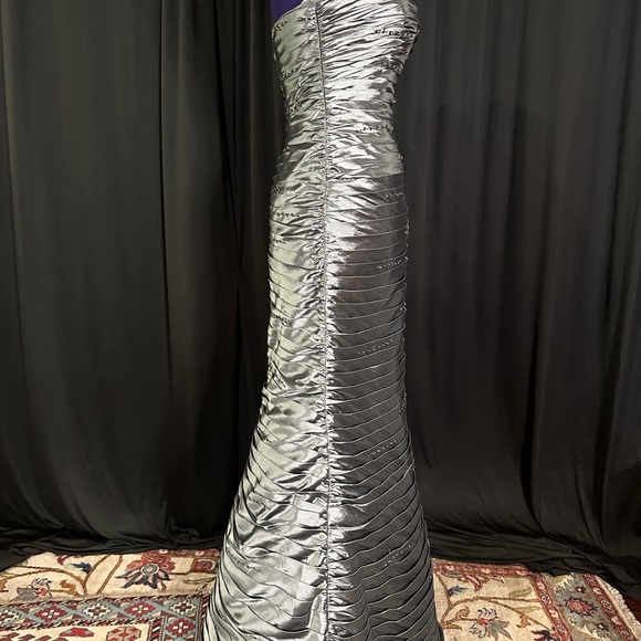 Elegant Strapless Gray Dress - Picture 9 of 10
